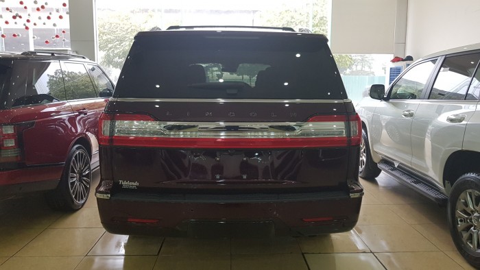Bán xe Lincoln Navigator L Black Label model 2019, màu đỏ, xe mới 100% giao ngay