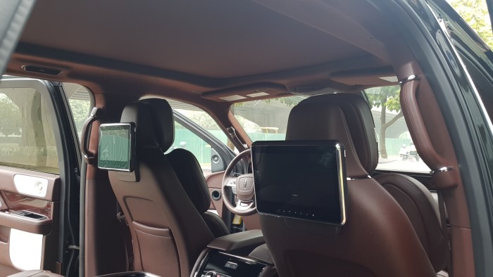 Lincoln Navigator Black Label màu đen, nội thất nâu đỏ, xe sản xuất 2018, nhập khẩu nguyên chiếc mới 100%