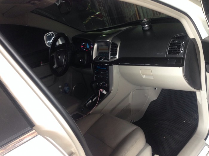 Cần bán xe Chevrolet Captiva Ltz 2014 màu trắng bstp