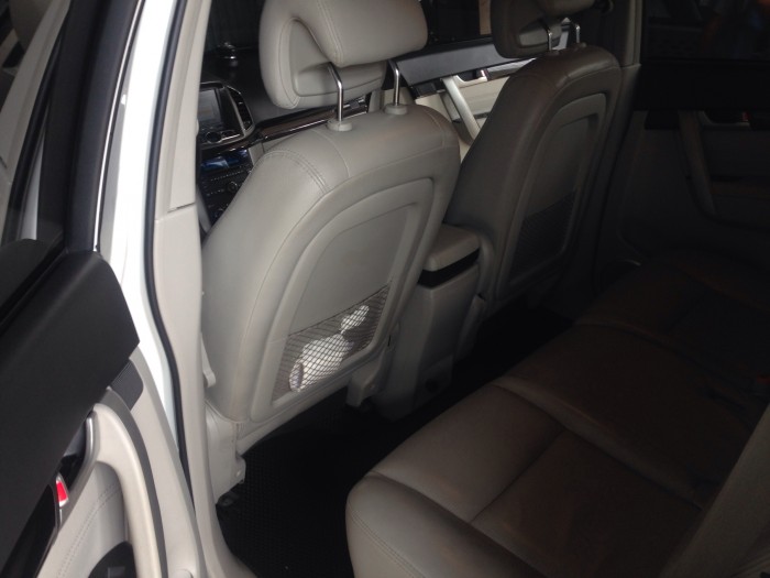 Cần bán xe Chevrolet Captiva Ltz 2014 màu trắng bstp