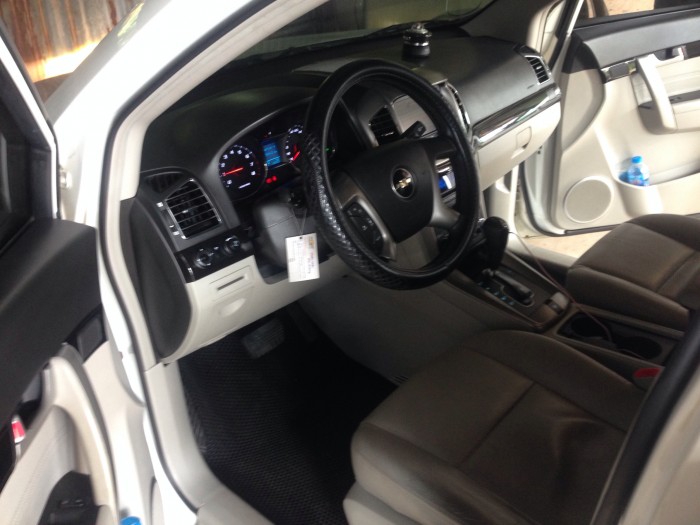 Cần bán xe Chevrolet Captiva Ltz 2014 màu trắng bstp