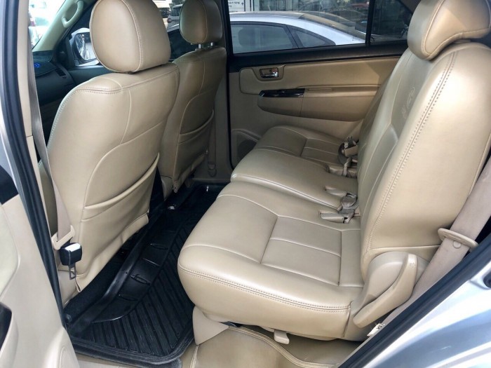 Bán Toyata Fortuner sx 2k14 màu bạc