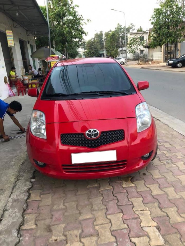 Cần tiền bán xe Toyota Yaris 2008 màu đỏ số tự động