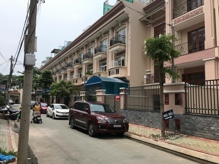 Bán Biệt Thự đường Nguyễn Thị Sáu ,Q12.DT : 8m x 17m