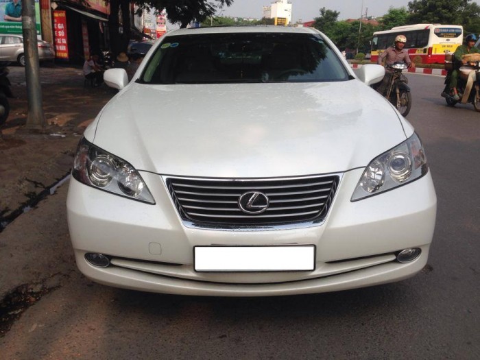 Bán gấp xe Lexus ES350 2009 màu trắng,nhập Nhật