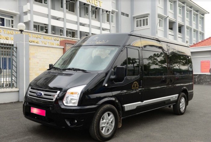 Cần bán Transit Limosin 2016, số sàn, máy dầu, màu đen, mâm đúc.