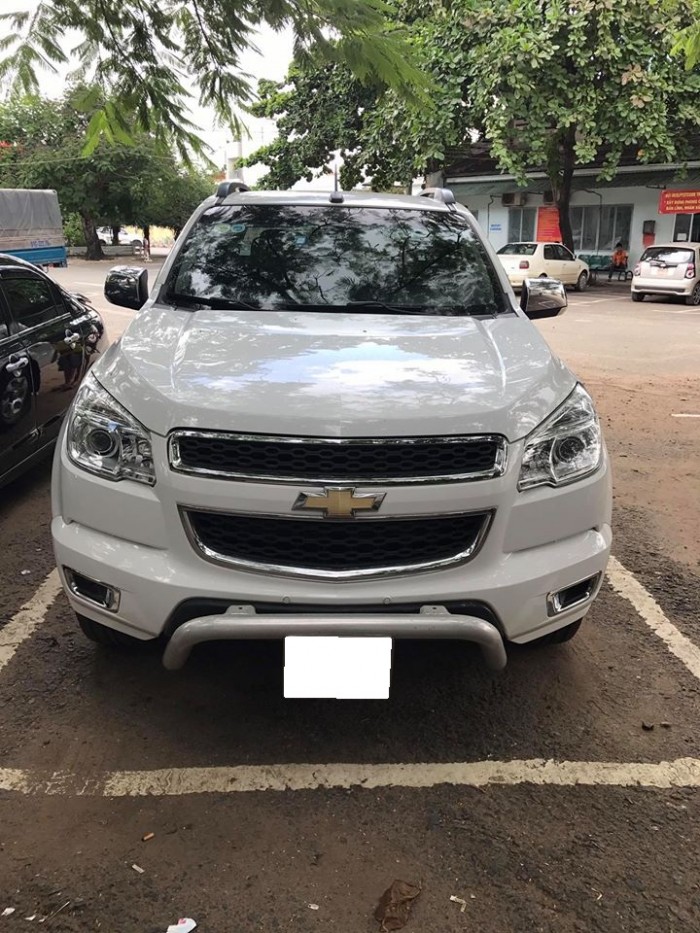 Lên đời cần bán Colorado 2017 số sàn, hai cầu, máy dầu, màu trắng tinh ngọc trinh.