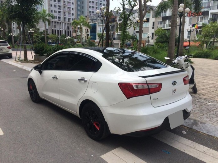 Bán Kia Rio tự động 2016 màu trắng rất tuyệt vời.