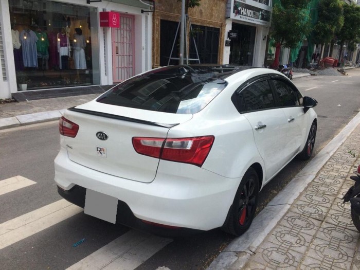 Bán Kia Rio tự động 2016 màu trắng rất tuyệt vời.