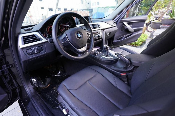 Cần Bán BMW 320I màu đen 2017 đk 2018 xe rất mới