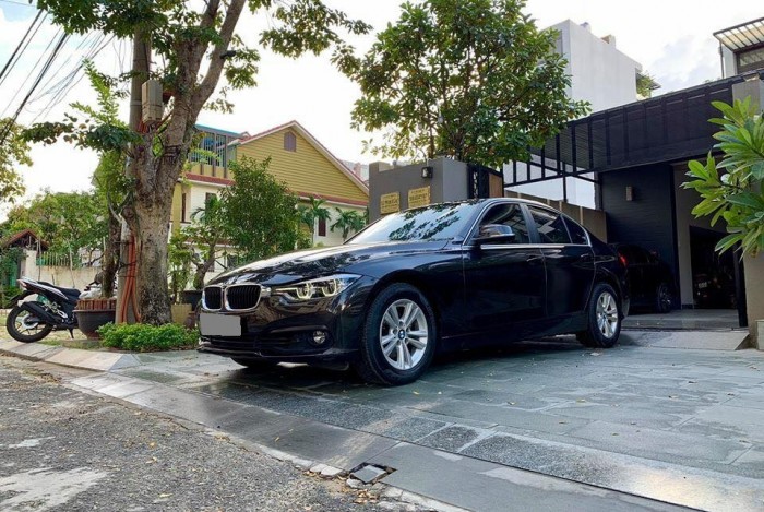 Cần Bán BMW 320I màu đen 2017 đk 2018 xe rất mới
