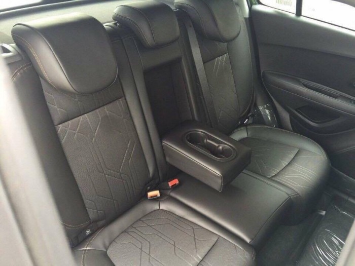 Cần bán Chevrolet Trax 2018 màu trắng tự động xe như mới.