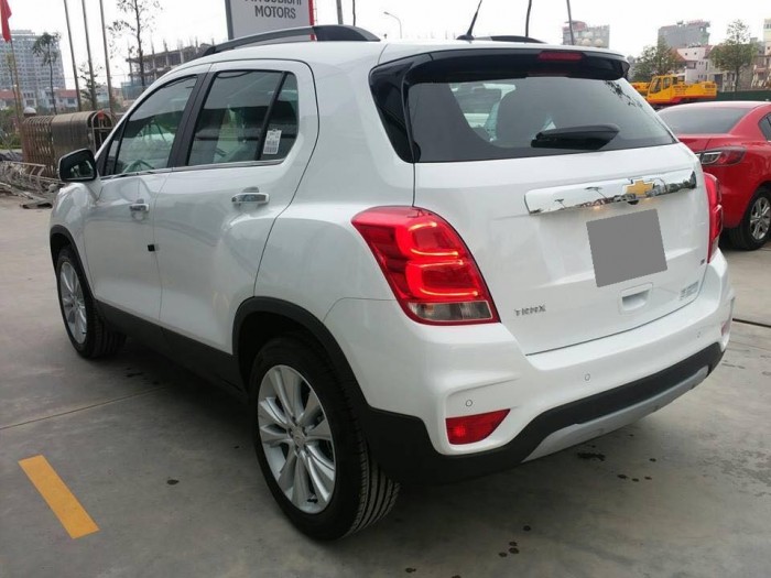 Cần bán Chevrolet Trax 2018 màu trắng tự động xe như mới.