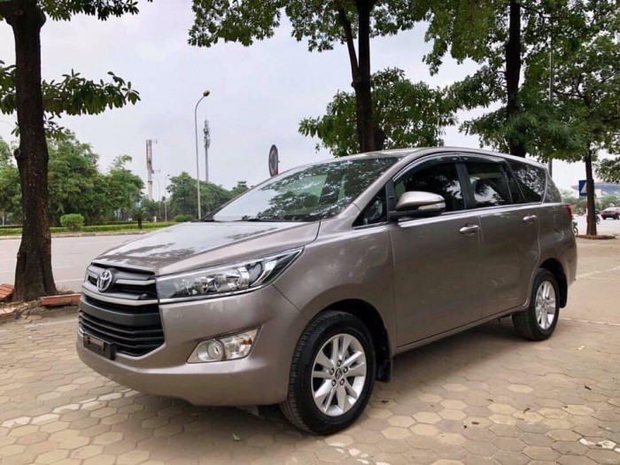 Toyota innova 2.0E 2017