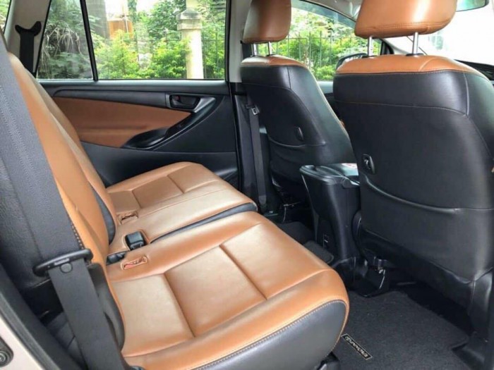 Toyota innova 2.0E 2017
