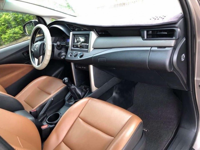 Toyota innova 2.0E 2017