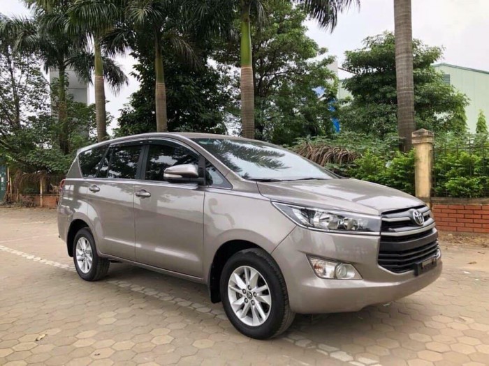Toyota innova 2.0E 2017