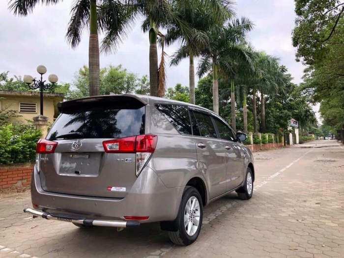 Toyota innova 2.0E 2017