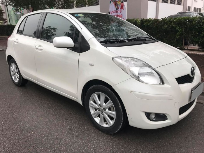 Bán Toyota Yaris 2010  tự động nhập nhật màu trắng tuyệt.