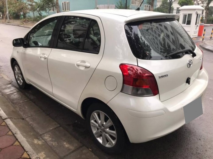 Bán Toyota Yaris 2010  tự động nhập nhật màu trắng tuyệt.