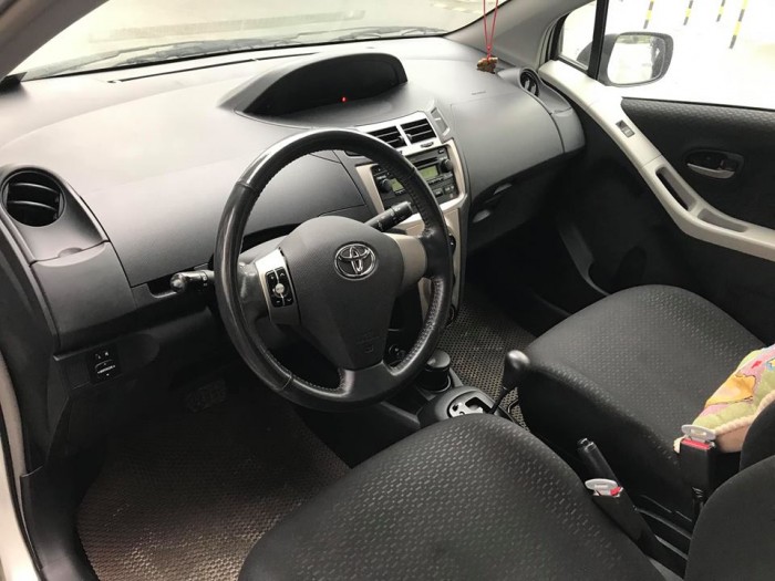 Bán Toyota Yaris 2010  tự động nhập nhật màu trắng tuyệt.