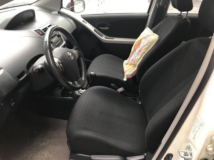 Bán Toyota Yaris 2010  tự động nhập nhật màu trắng tuyệt.