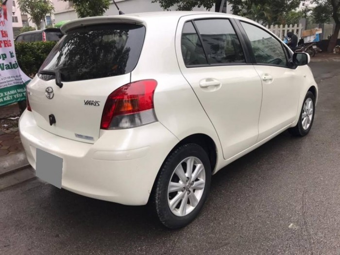 Bán Toyota Yaris 2010  tự động nhập nhật màu trắng tuyệt.