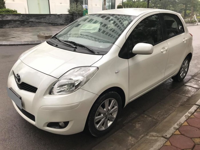 Bán Toyota Yaris 2010  tự động nhập nhật màu trắng tuyệt.