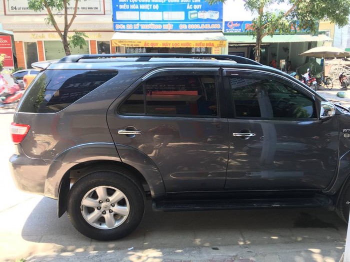 Bán em Fortuner 2010 tự động xăng xám chì xe còn zin như mới.