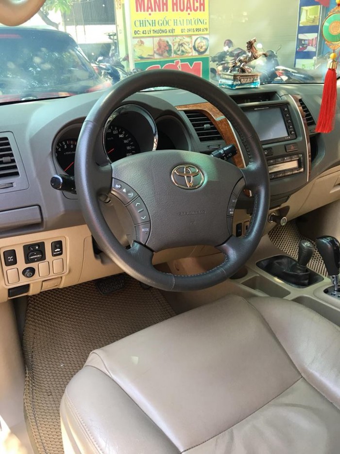 Bán em Fortuner 2010 tự động xăng xám chì xe còn zin như mới.