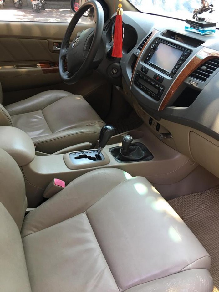 Bán em Fortuner 2010 tự động xăng xám chì xe còn zin như mới.