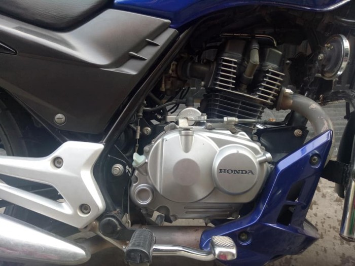 Cần bán xe Moto Honda fotune 125c màu xanh -trắng bstp mới 95% nguyên zin