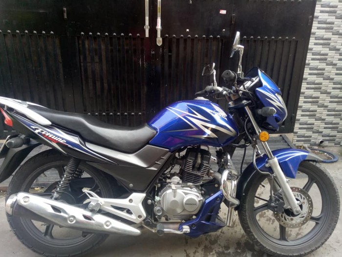 Cần bán xe Moto Honda fotune 125c màu xanh -trắng bstp mới 95% nguyên zin