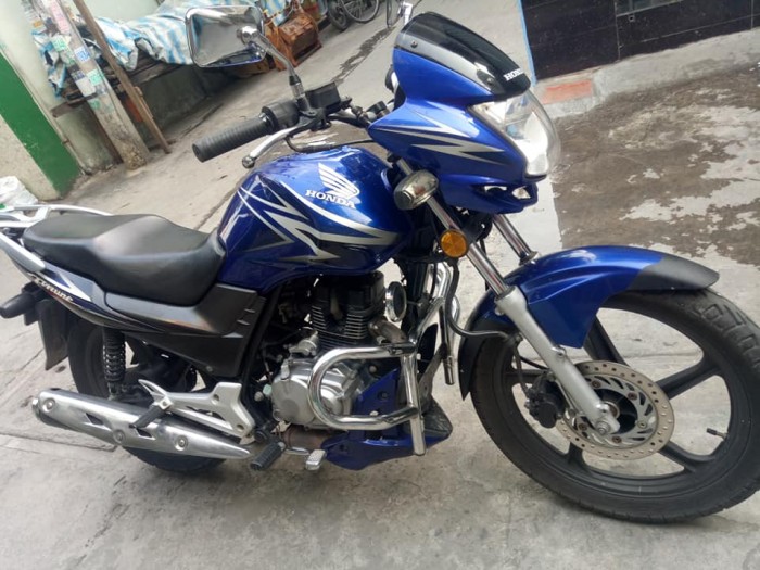 Cần bán xe Moto Honda fotune 125c màu xanh -trắng bstp mới 95% nguyên zin