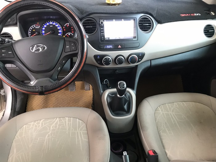 Bán Hyundai Grand i10 sedan 1.2MT màu bạc số sàn bản đủ sản xuất 2018