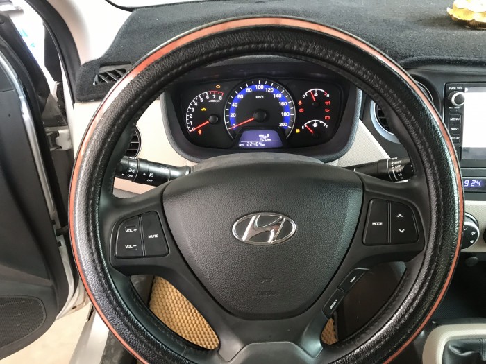 Bán Hyundai Grand i10 sedan 1.2MT màu bạc số sàn bản đủ sản xuất 2018