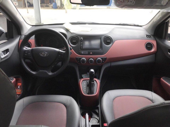 Bán xe Huyndai I10 sedan 1.2AT 2018 màu bạc