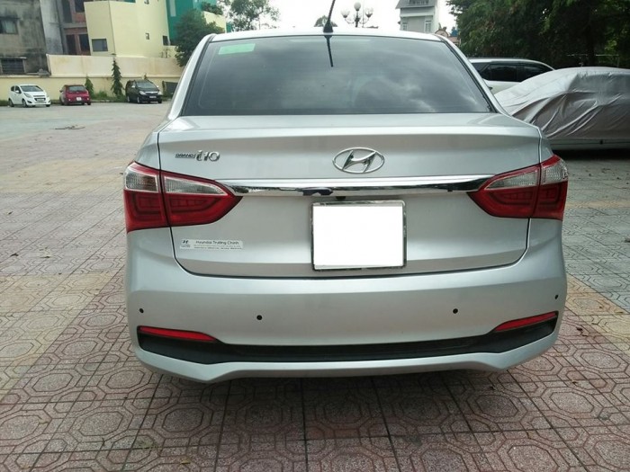 Bán xe Huyndai I10 sedan 1.2AT 2018 màu bạc