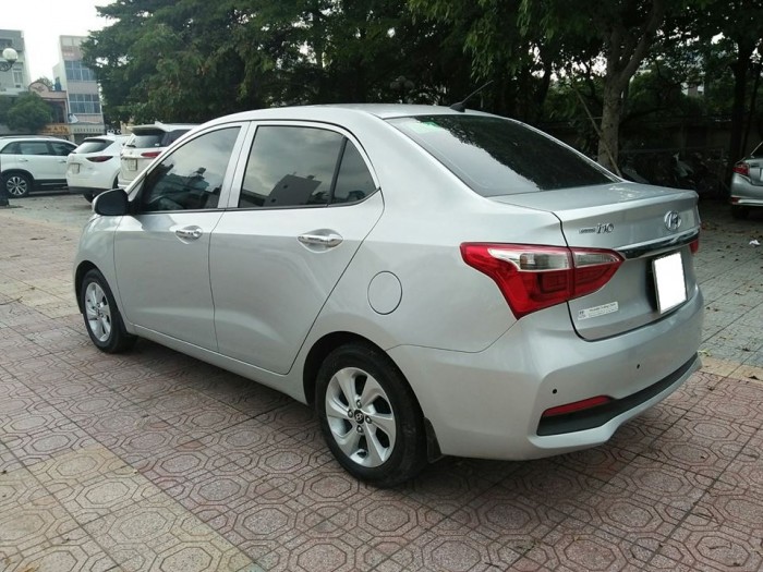 Bán xe Huyndai I10 sedan 1.2AT 2018 màu bạc