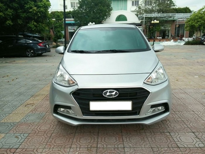 Bán xe Huyndai I10 sedan 1.2AT 2018 màu bạc