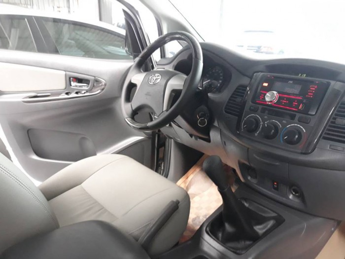 Toyota Innova 2.0E 2012