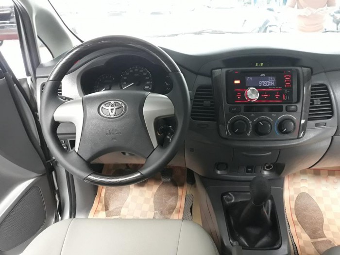 Toyota Innova 2.0E 2012