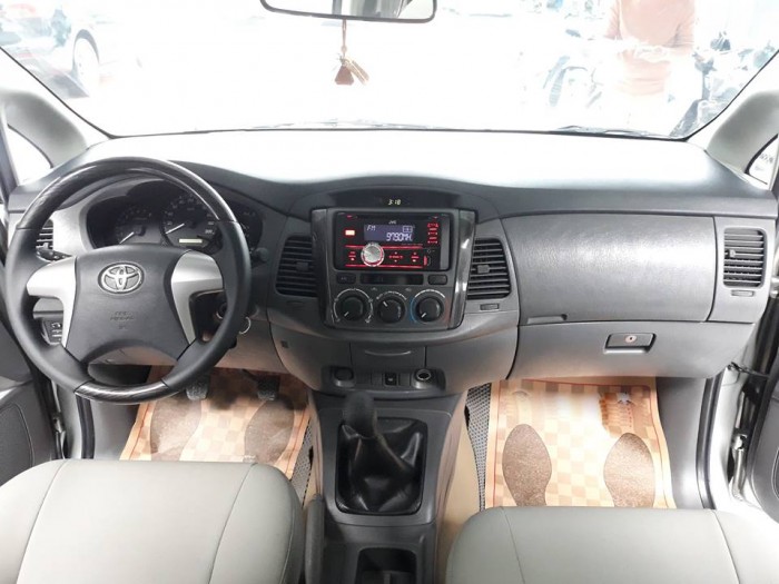 Toyota Innova 2.0E 2012