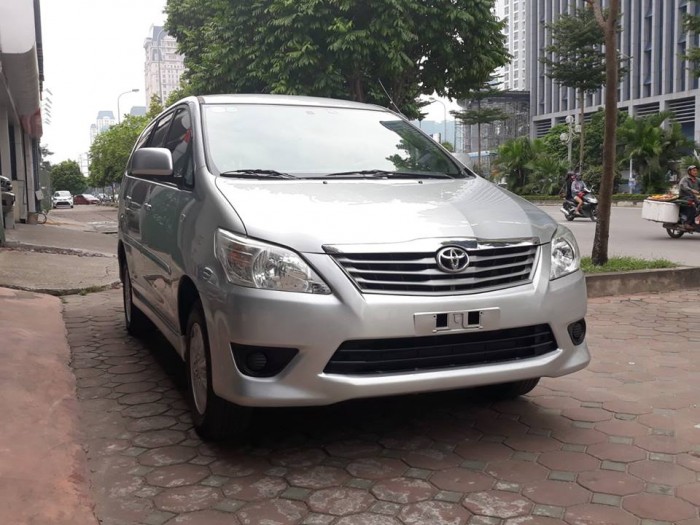 Toyota Innova 2.0E 2012