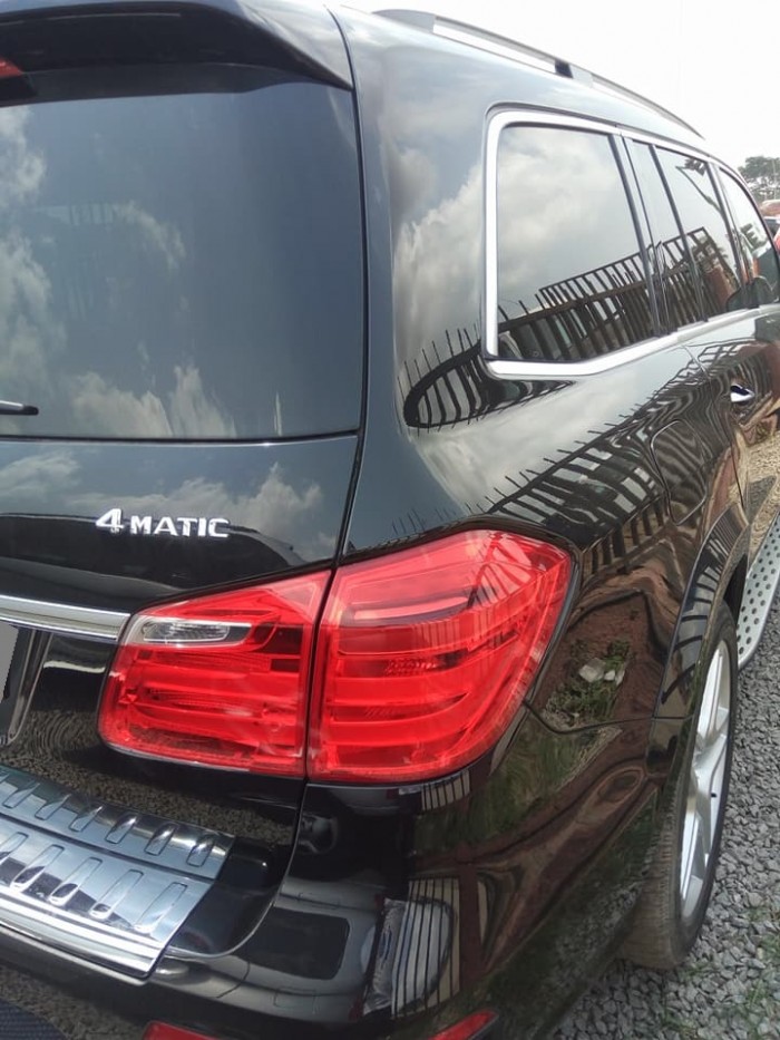 Mercedes GL500 đời 2016 màu đen nhập hãng