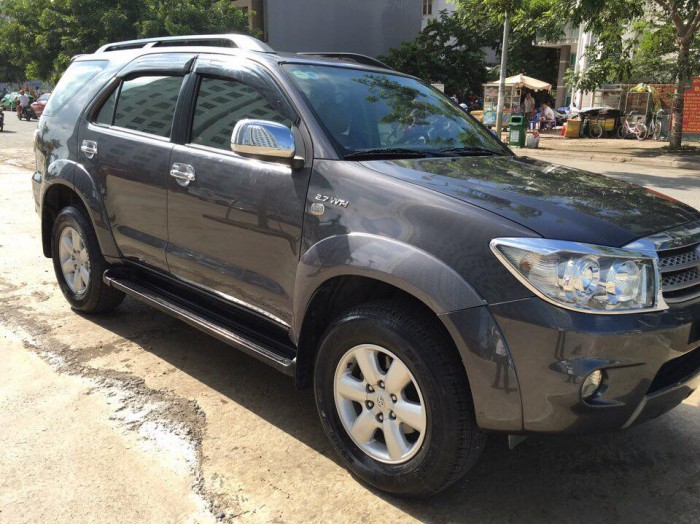Cần bán xe Toyota Fortuner 2010 số tự động máy xăng, bspt