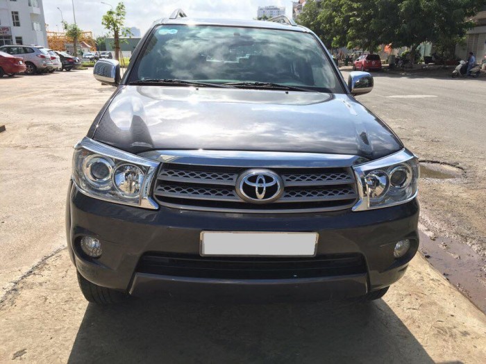 Cần bán xe Toyota Fortuner 2010 số tự động máy xăng, bspt