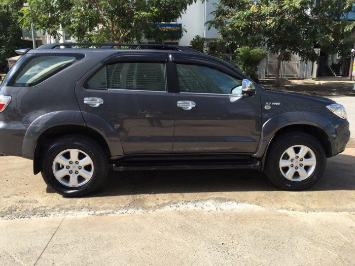 Cần bán xe Toyota Fortuner 2010 số tự động máy xăng, bspt