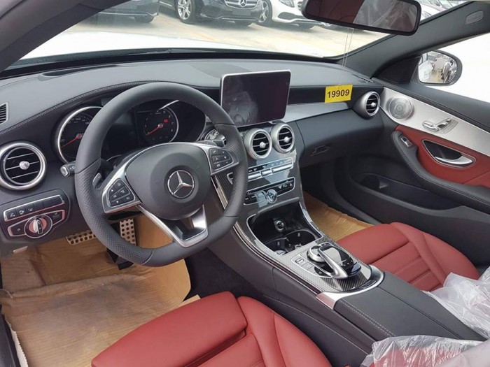 Mercedes C300 AMG - Ưu Đãi Chiết Khấu Tốt Nhất Cả Nước - Xe Giao Ngay - Trả góp lên đến 85%