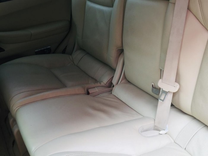 Lexus LX570 màu vàng cát, nội thất kem. sản xuất và đăng ký 2012, tư nhân chính chủ.